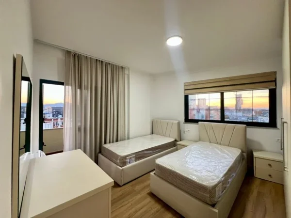 Tirane, jepet me qera apartament 3+1+Ballkon Kati 7, 1.400 m² 1.200 € (Pazari i Ri)