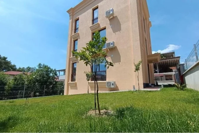 Tirane, jepet me qera apartament 3 Katshe , 542 m² 3.000 € (Rruga Tre Vllezerit Kondi)