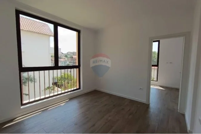 Tirane, jepet me qera apartament 3 Katshe , 542 m² 3.000 € (Rruga Tre Vllezerit Kondi)