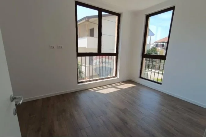 Tirane, jepet me qera apartament 3 Katshe , 542 m² 3.000 € (Rruga Tre Vllezerit Kondi)