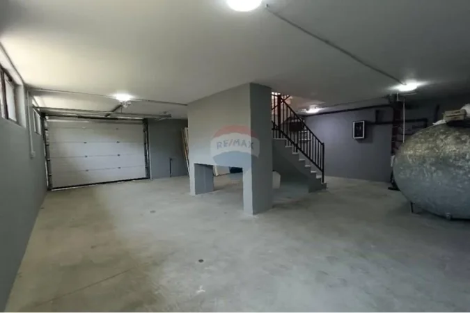 Tirane, jepet me qera apartament 3 Katshe , 542 m² 3.000 € (Rruga Tre Vllezerit Kondi)