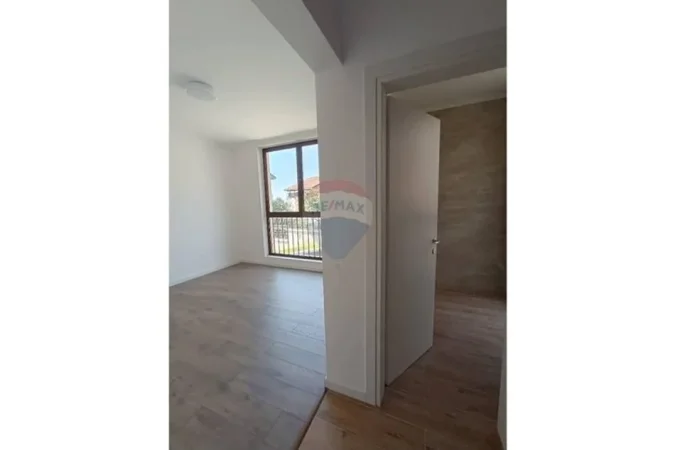 Tirane, jepet me qera apartament 3 Katshe , 542 m² 3.000 € (Rruga Tre Vllezerit Kondi)