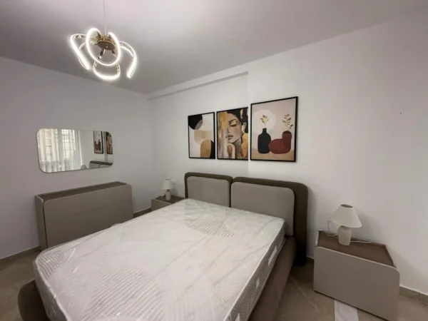 Tirane, jepet me qera apartament 2+1 Kati 2, 85 m² 1.000 € (Rruga Barrikadave)