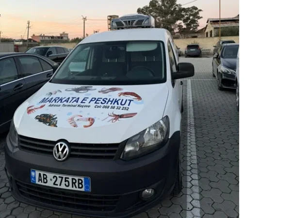Kucove, shes Furgoncine | CADDY frigoriferik , e bardhë manuale Kondicioner 11.000 €