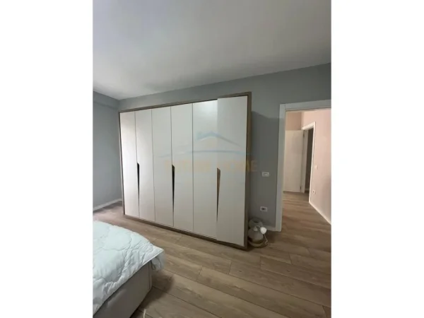 Tirane, jepet me qera apartament 2+1 Kati 4, 105 m² 450 € (Thesari, Fresk)