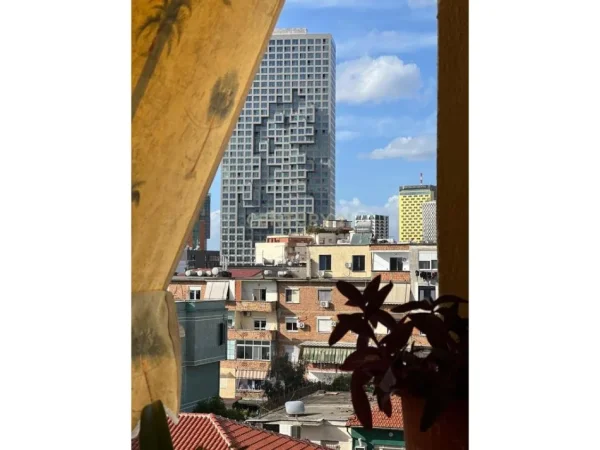 Tirane, jepet me qera apartament 2+1+Ballkon Kati 5, 80 m² 700 € (ambasada amerikane)