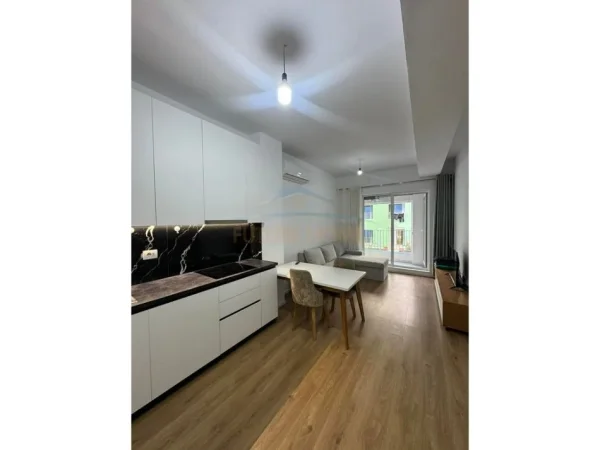 Tirane, jepet me qera apartament 1+1+Aneks+Ballkon , 63 m² 450 € (Rezidencën Kaimi)