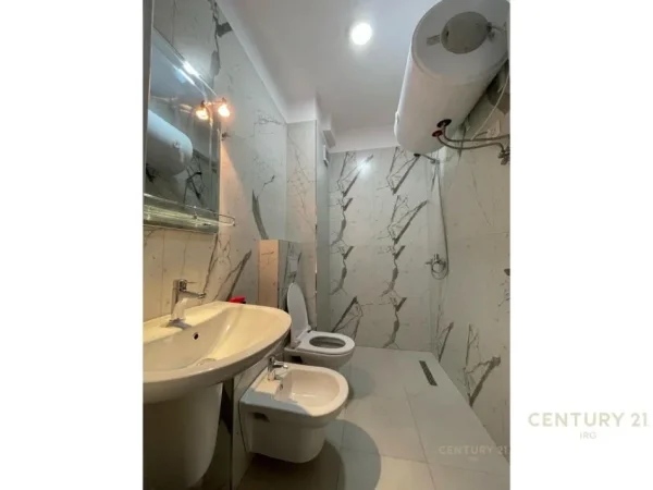 Tirane, jepet me qera apartament 1+1+Ballkon Kati 2, 56 m² 500 € (kodra e diellit 1 zgjatimi)