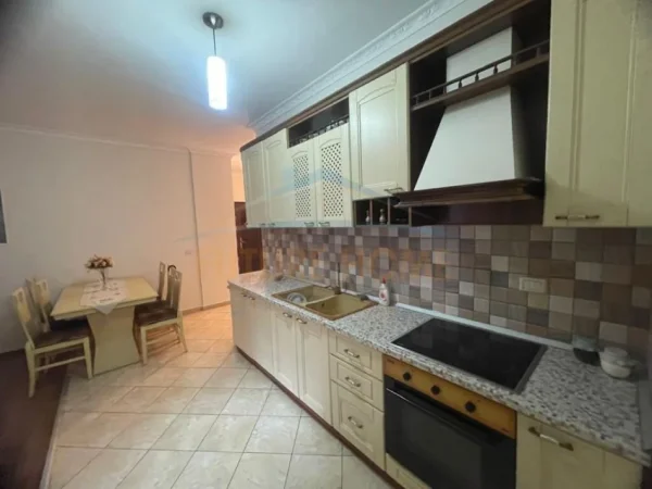 Tirane, shitet apartament 2+1+Aneks+Ballkon Kati 4, 105 m² (yzberisht)