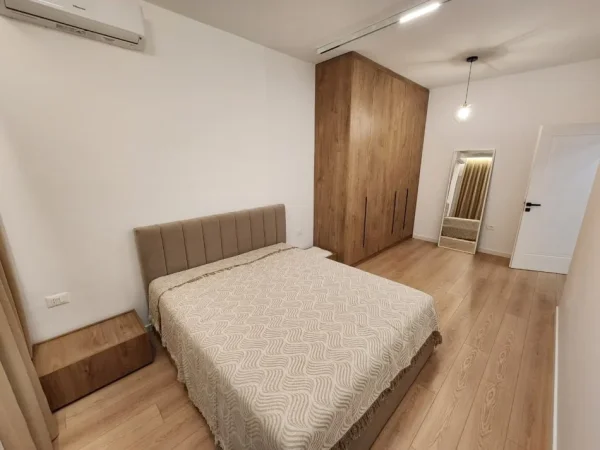 Tirane, jepet me qera apartament 2+1 Kati 3, 95 m² 1.500 € (Qender)