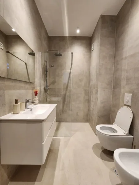 Tirane, jepet me qera apartament 2+1 Kati 3, 95 m² 1.500 € (Qender)