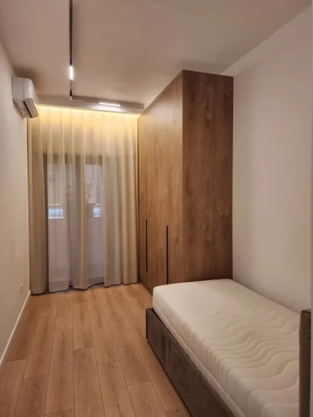 Tirane, jepet me qera apartament 2+1 Kati 3, 95 m² 1.500 € (Qender)