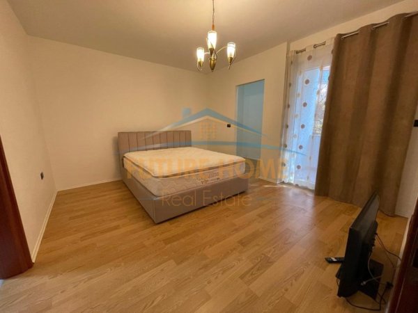 Tirane, jepet me qera apartament 1+1+Ballkon Kati 2, 75 m² 600 € (Rruga e Elbasanit)