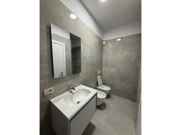 Tirane, jepet me qera apartament 2+1+Ballkon Kati 4, 104 m² 1.300 € (Rruga Mine Peza)