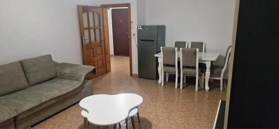 Tirane, jepet me qera apartament 1+1 Kati 4, 65 m² 450 € (Ali Demi)