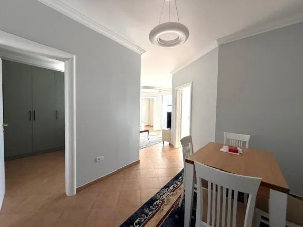 Tirane, jepet me qera apartament 2+1+Ballkon Kati 3, 85 m² 800 € (Rruga e Kavajës)