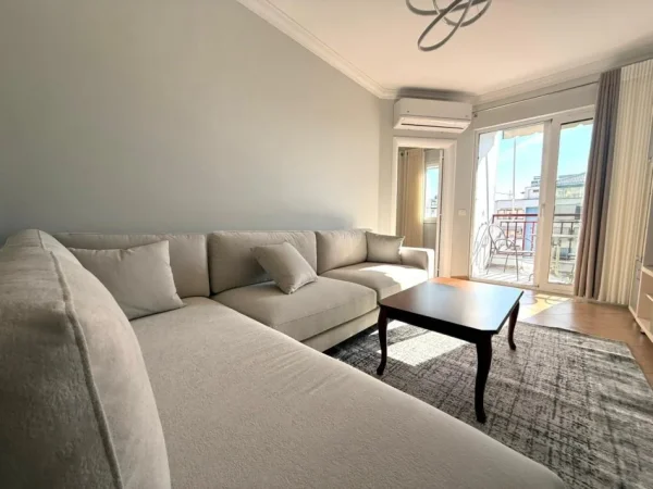 Tirane, jepet me qera apartament 2+1+Ballkon Kati 3, 85 m² 800 € (Rruga e Kavajës)