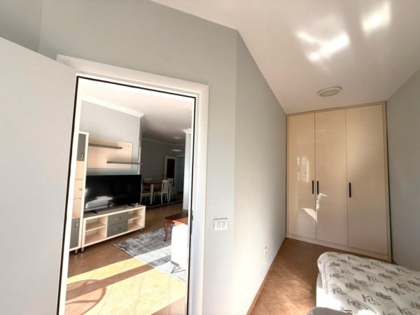 Tirane, jepet me qera apartament 2+1+Ballkon Kati 3, 85 m² 800 € (Rruga e Kavajës)