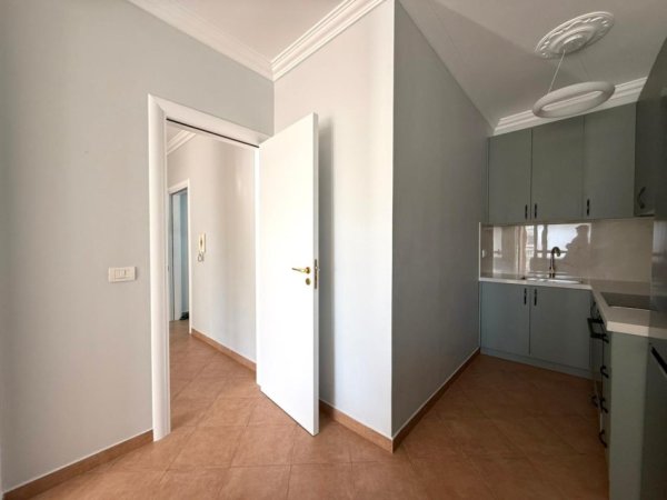 Tirane, jepet me qera apartament 2+1+Ballkon Kati 3, 85 m² 800 € (Rruga e Kavajës)