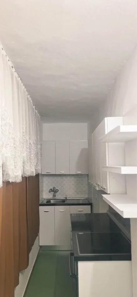 Tirane, jepet me qera apartament 1+1+Ballkon Kati 4, 68 m² 480 € (Ali Demi)