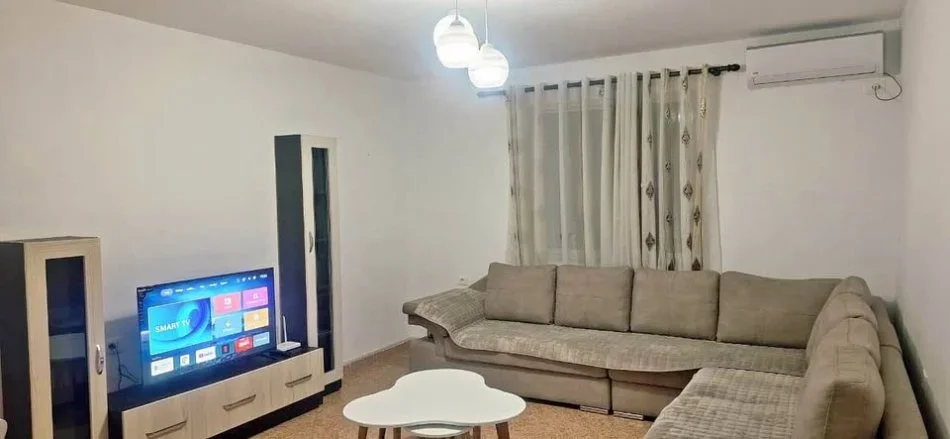 Tirane, jepet me qera apartament 1+1+Ballkon Kati 4, 68 m² 480 € (Ali Demi)