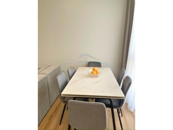 Tirane, jepet me qera apartament 1+1+Ballkon Kati 1, 68 m² (Liqeni i Thate)