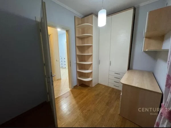 Tirane, jepet me qera apartament 2+1+Ballkon Kati 7, 95 m² 620 € (mine peza)