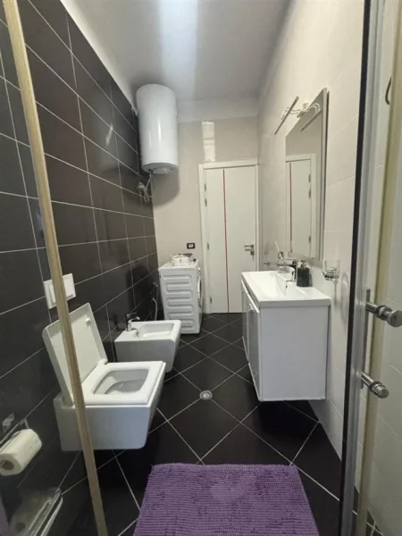 Tirane, jepet me qera apartament 1+1+Ballkon , 85 € (Kopshti Botanik)