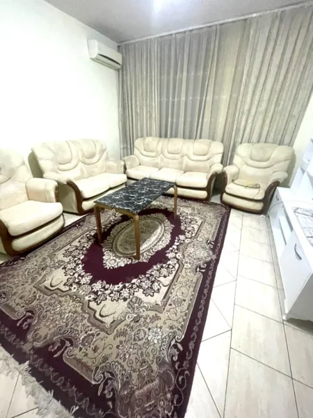 Jepet Apartament 3+1 me Qira Pranë Spitaleve QSUT,  450 €URO