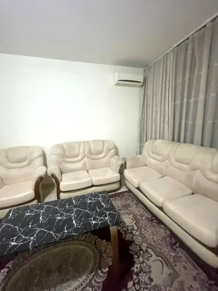 Jepet Apartament 3+1 me Qira Pranë Spitaleve QSUT,  450 €URO