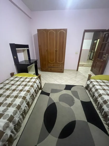 Jepet Apartament 3+1 me Qira Pranë Spitaleve QSUT,  450 €URO