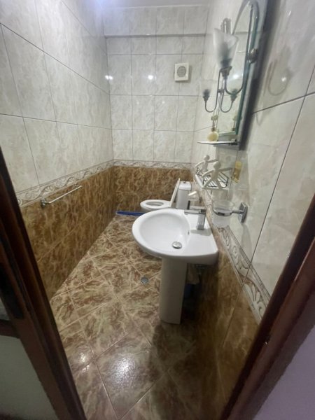 Jepet Apartament 3+1 me Qira Pranë Spitaleve QSUT,  450 €URO