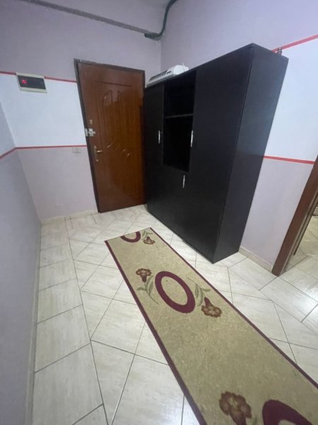 Jepet Apartament 3+1 me Qira Pranë Spitaleve QSUT,  450 €URO