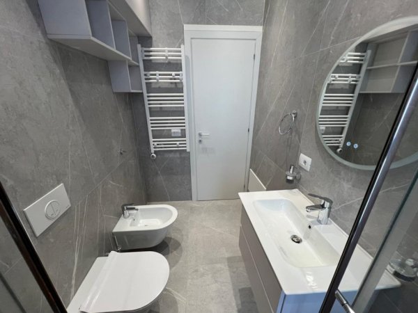 Tirane, jepet me qera apartament 2+1 Kati 3, 104 m² 1.000 € (Rruga Jordan Misja)