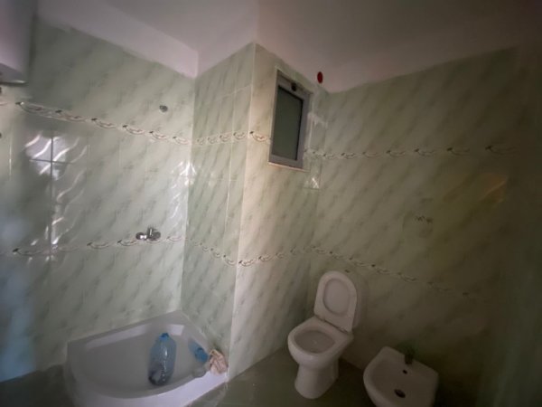 Durres, shitet apartament 2+1+Ballkon Kati 2, 70 m² 75.000 € (shkemb kavaje)