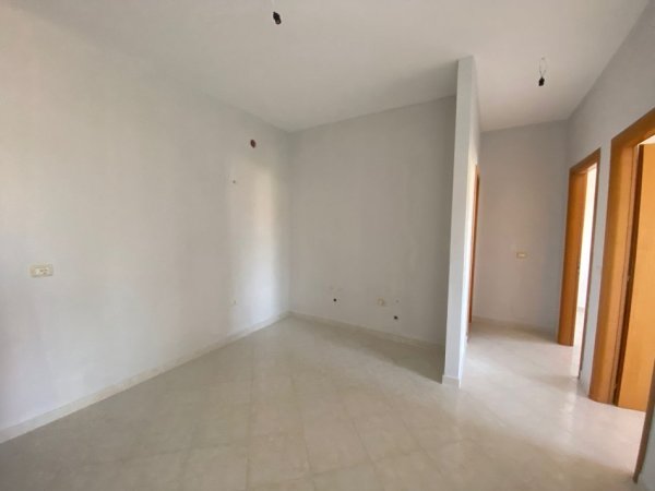 Durres, shitet apartament 2+1+Ballkon Kati 2, 70 m² 75.000 € (shkemb kavaje)