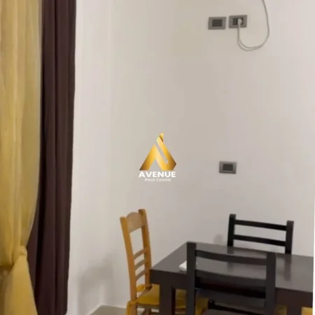 Tirane, jepet me qera apartament 1+1+Ballkon Kati 1, 65 m² 400 € (rruga peti)