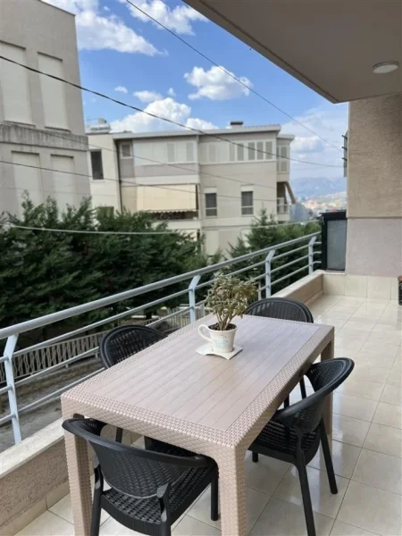 Tirane, shitet apartament 1+1+Ballkon Kati 2, 70 m² 158.000 € (Rruga "Peti")
