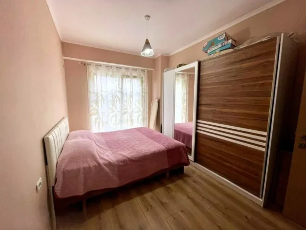 Tirane, jepet me qera apartament 1+1 Kati 5, 65 m² 520 € (ish tregu elektrik)