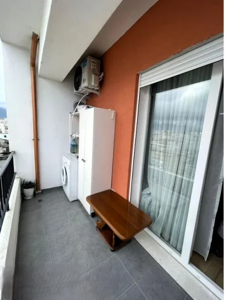 Tirane, jepet me qera apartament 1+1 Kati 5, 65 m² 520 € (ish tregu elektrik)