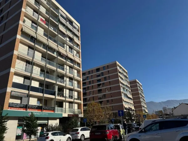 Tirane, jepet me qera apartament 2+1 Kati 9, 850 € 