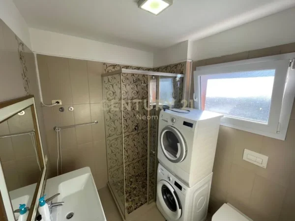 Tirane, jepet me qera apartament 3+1+Aneks+Ballkon Kati 5, 126 m² 1.000 € (Neom128820)