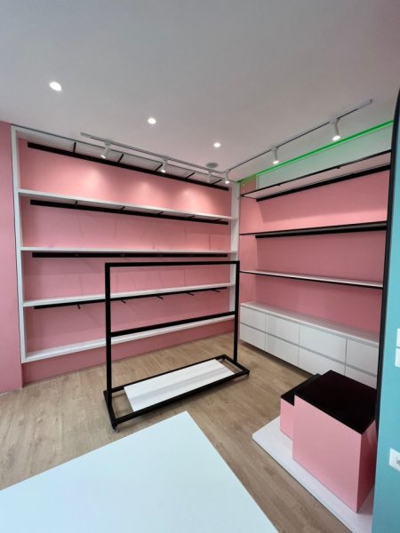 Tirane, shitet dyqan Kati 0, 25 m² 48.000 € (fresku)