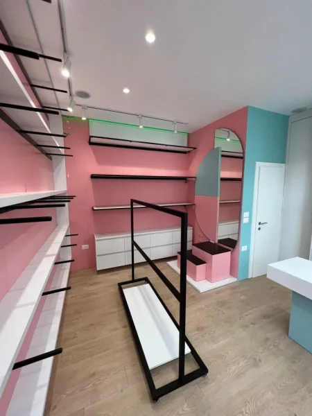 Tirane, shitet zyre Kati 0, 25 m² 48.000 € (fresku)