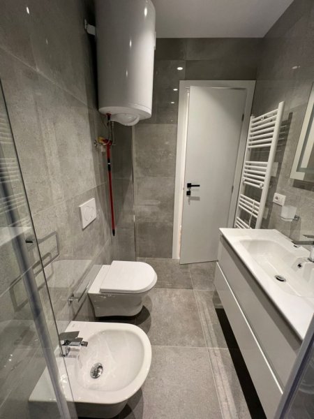 Tirane, jepet me qera apartament 2+1 Kati 7, 84 m² 700 € (Fusha Aviacionit)