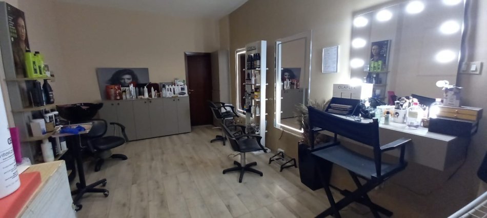 Tirane, shitet BIZNES PARUKERI Kati 1, 25 m² (Rr.Andon Zako Cajupi)