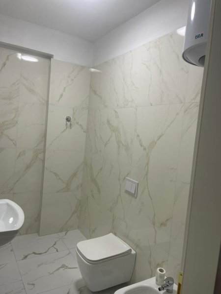 Tirane, jepet me qera apartament 1+1 Kati 1, 60 m² 500 € (Liqeni i Thate)