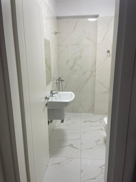 Tirane, jepet me qera apartament 1+1 Kati 1, 60 m² 500 € (Liqeni i Thate)