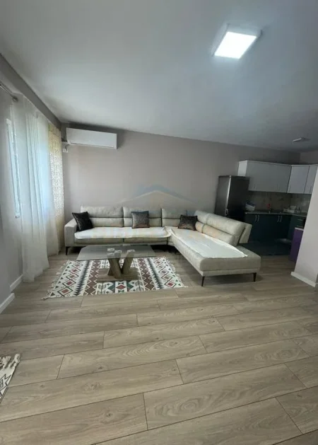 Tirane, jepet me qera apartament 2+1 Kati 4, 105 m² 450 € (Thesari, Fresk)