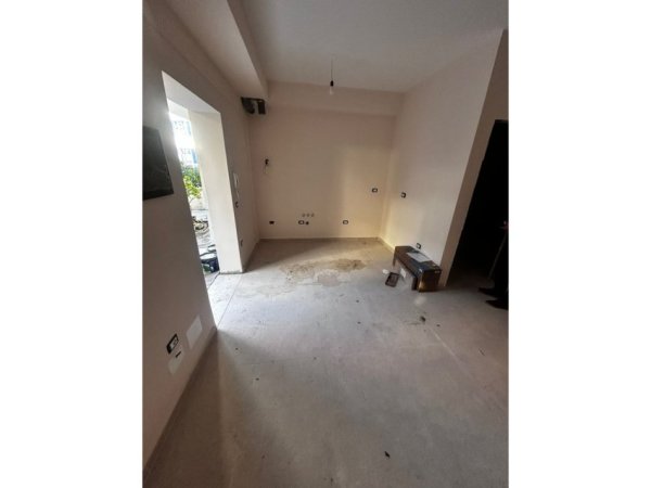 Tirane, jepet me qera apartament 1+1+Ballkon Kati 1, 55 m² 400 € (Selite)